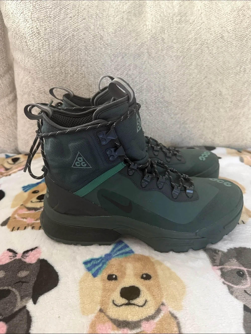Nike ACG Men's Dark Green Waterproof Trail Boots